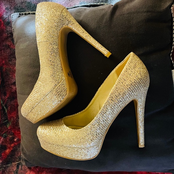 Chinese Laundry Gold Sparkle High Heels - Picture 2 of 4